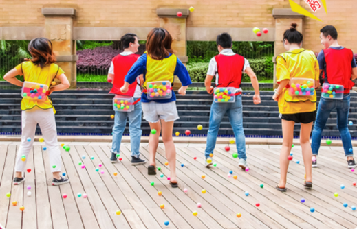 【公鸡下蛋】南京团建拓展活动抖球游戏，户外团队聚会亲子趣味室内年会